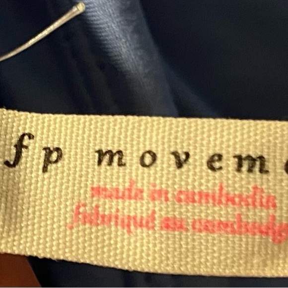 New Free People FP Movement Blue XS Leggings Strappy Bottoms NWT Yoga Jogging - Picture 9 of 16